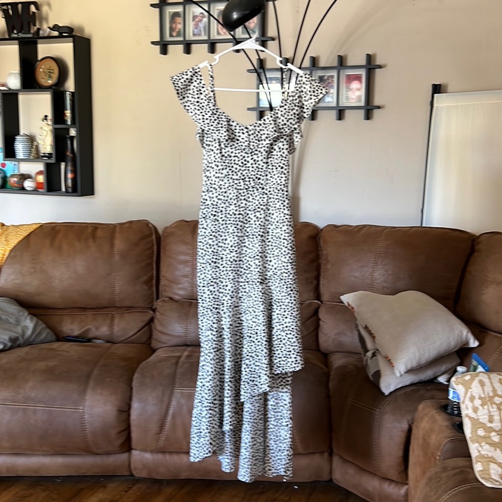 Beautiful maxi dress for summer and almost new condition.